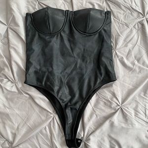 Top en cuire porter une fois taille L